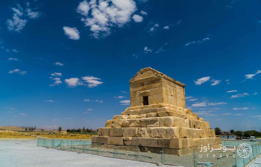 مقبره کوروش کبیر در پاسارگاد شیراز